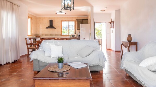 Fernseher, Tischtennisplatte