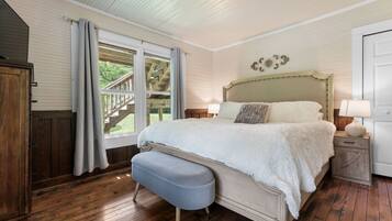 5 bedrooms, desk, iron/ironing board, free WiFi