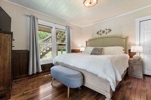 5 bedrooms, desk, iron/ironing board, free WiFi