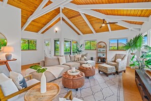 Smart TV, stereo, offices - Island Chic - Zen Retreat - A/C in 2 Bedrooms (Princeville)