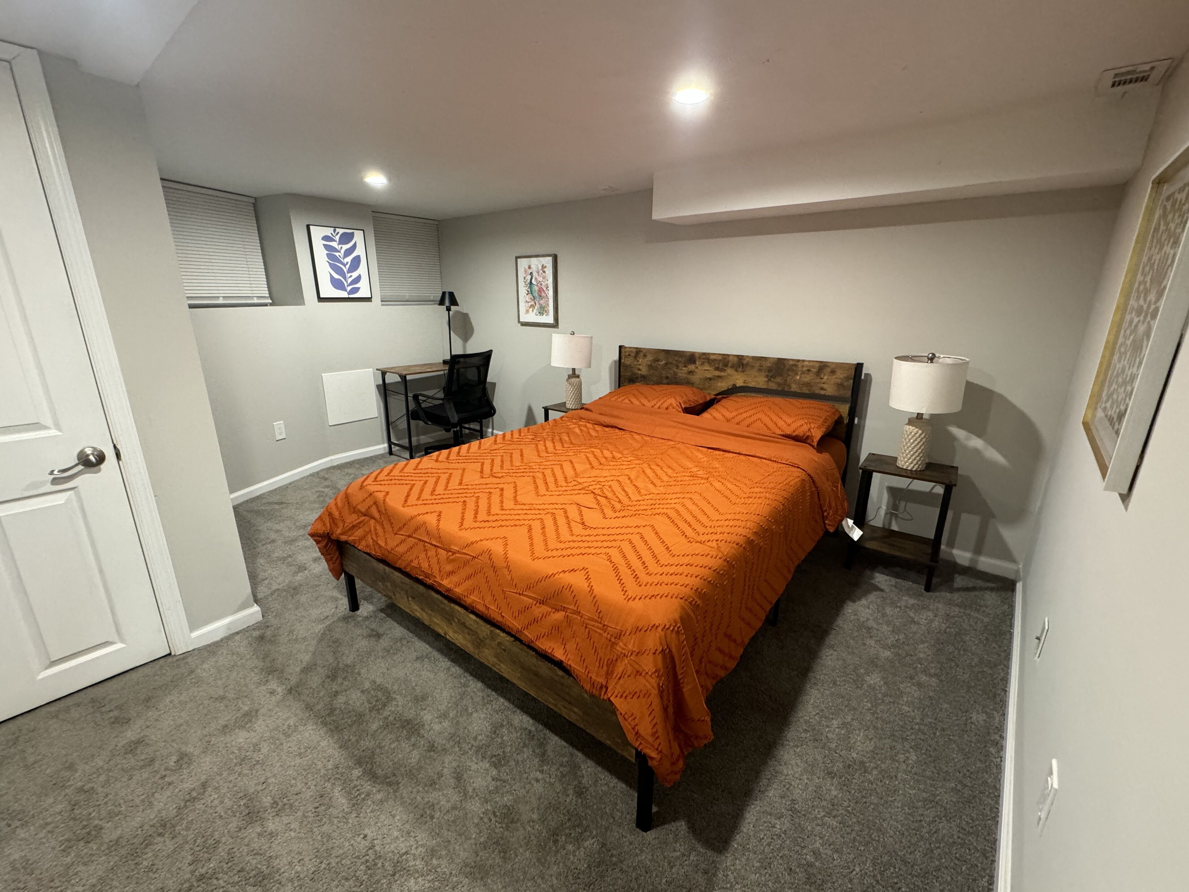 1 soverom, safe på rommet, skrivebord og strykejern/-brett