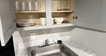 Cozy 1-bedroom Basement apartment in Station North Bmore close to inner Harbor