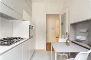 Fridge, oven, stovetop, cookware/dishes/utensils - P.O.L.A.@: PERFECT OPPORTUNITY OF LOCATION AND AFFORDABILITY in Treviso (Treviso)