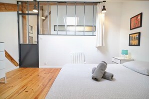 2 chambres, fer et planche à repasser, Wi-Fi, draps fournis