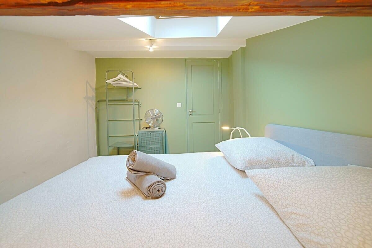 2 habitaciones, tabla de planchar con plancha, wifi y ropa de cama 