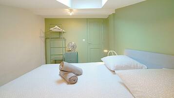 2 habitaciones, tabla de planchar con plancha, wifi y ropa de cama