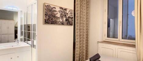 1 chambre, fer et planche Ă repasser, Wi-Fi, draps fournis