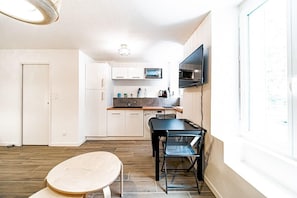 Fridge, microwave, dishwasher, coffee/tea maker
