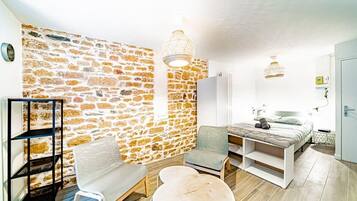 1 slaapkamer, een strijkplank/strijkijzer, wifi, beddengoed