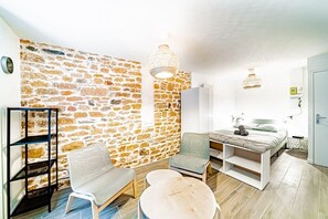 1 habitación, tabla de planchar con plancha, wifi y ropa de cama 