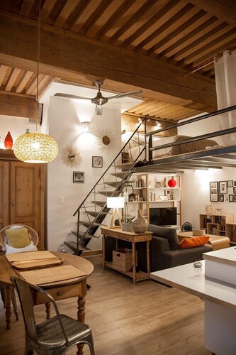 Loft Authentique avec Mezzanine & Pierres Apparentes – Cœur de Lyon