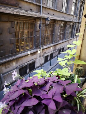 Exterior detail - Authentic Loft with Mezzanine & Exposed Stones – Heart of Lyon (Lyon)