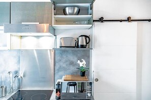 Fridge, microwave, stovetop, toaster - Le Chabrières - 1 bed room appartement (Oullins-Pierre-Bénite)