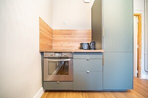 Fridge, microwave, oven, stovetop - ✨ Le Ilda - Charming appartment near perrache (Lyon)