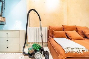 1 bedroom, iron/ironing board, bed sheets - Le petit Chazette – Quiet apartment on the slopes of Croix-Rousse (Lyon)