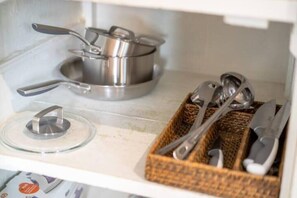 Fridge, microwave, oven, stovetop - ✨ Quiet & central duplex apartment – ​​Wifi, near Rhône & Parc Blandan (Lyon)