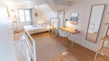 1 slaapkamer, een strijkplank/strijkijzer, wifi, beddengoed