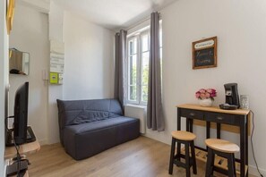 TV - Gouy's studio - close to subway (Lyon)