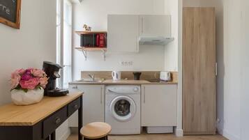 Fridge, microwave, stovetop, coffee/tea maker