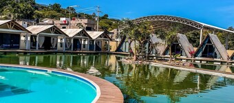 Río HOTEL y glamping