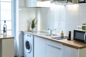 Fridge, microwave, stovetop, toaster - Le gratte ciel - Villeurbanne (Villeurbanne)