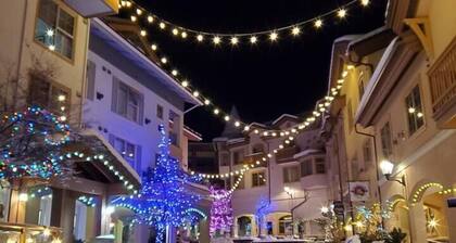 Large One Bedroom Suite - Private Hot Tub!