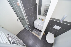 Shower, hair dryer, towels - The Little Valmy-Studio cosy 2 pers-Vaise, renovated (Lyon)