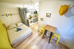 1 chambre, fer et planche à repasser, Wi-Fi, literie fournie