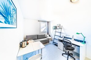 Interior - Studio – Ideal for professionals or students – Lyon Vaise (Lyon)