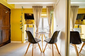 Dining - Warm and well-appointed studio – Foch / Masséna district (Lyon)