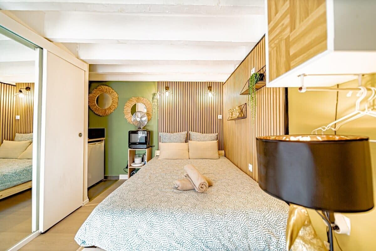 1 slaapkamer, een strijkplank/strijkijzer, wifi, beddengoed