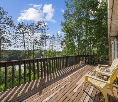 Cozy Rustic Clost Lane Near Calabogie, ON