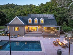 Exterior - Luxe Westside 5BR/3.5BA w/Pool, Hot Tub, FirePit, Movie Room & more. (Templeton)