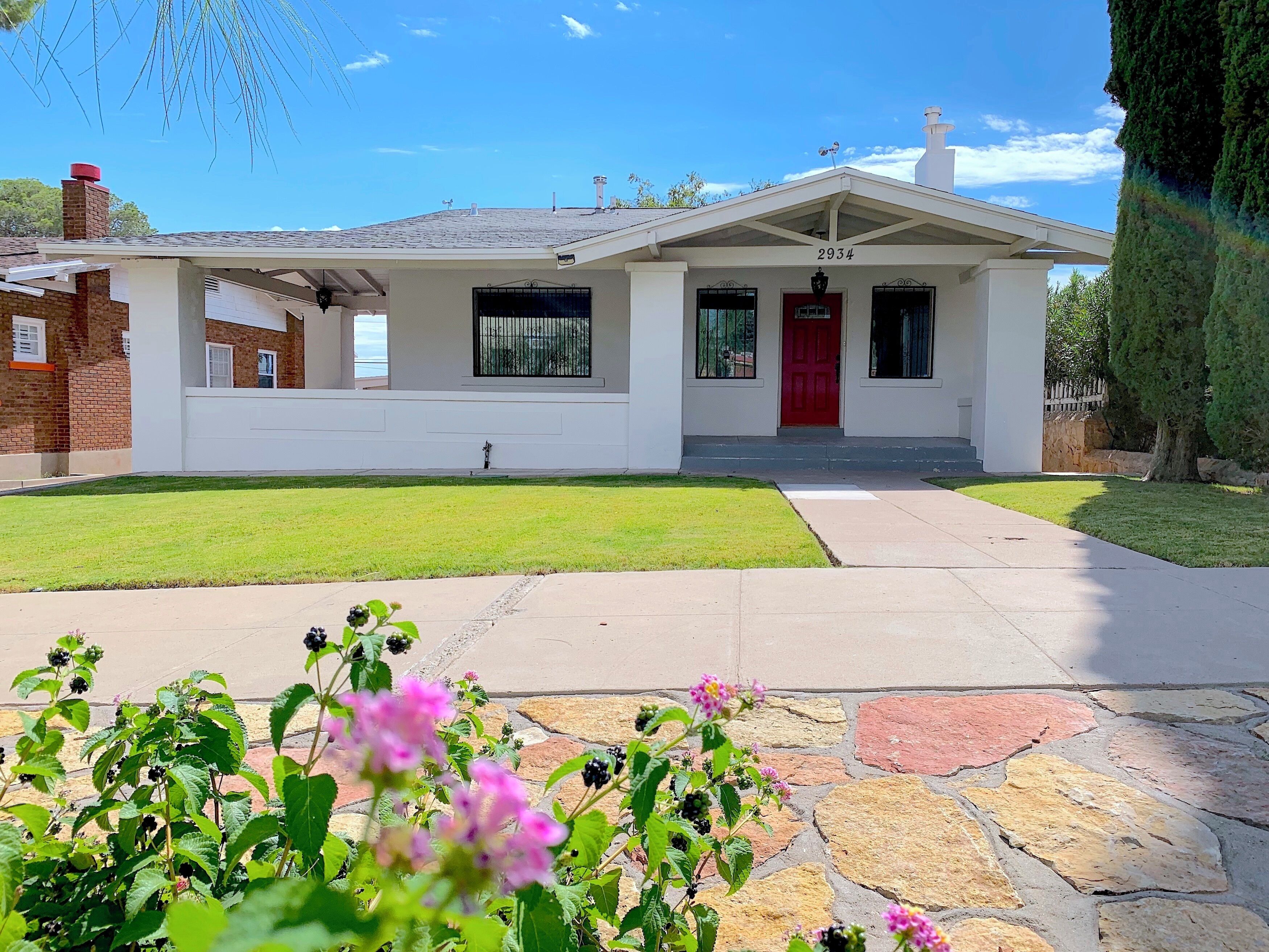 Lovely home in Manhattan Heights with game room, one block from Memorial Park.