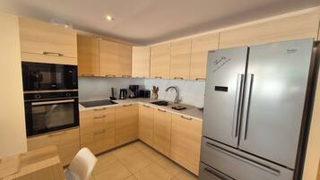 Réfrigérateur, micro-ondes, four, lave-vaisselle