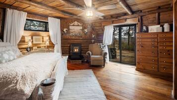 1 bedroom, desk, free WiFi, bed sheets