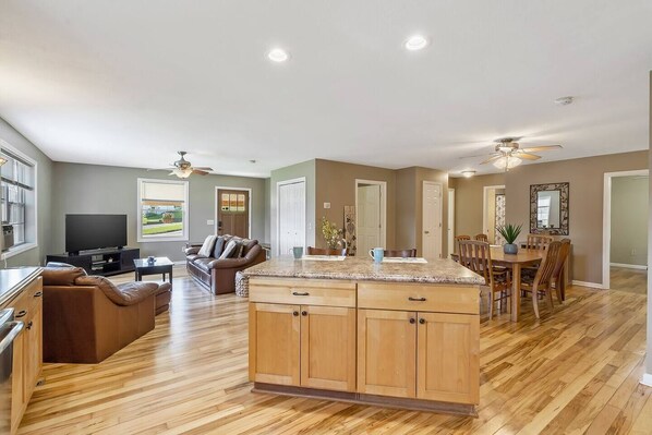 Interior - Open Concept /Spacious/ Private /Modern /Hardwoods
(Oswego)