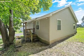 Exterior - Open Concept /Spacious/ Private /Modern /Hardwoods

 (Oswego)