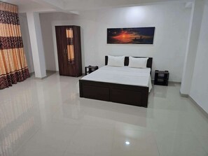 4 عدّة غرف نوم ومكتب ومكواة/لوح كي وواي فاي مجانًا