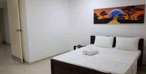 4 habitaciones, escritorio, tabla de planchar con plancha y wifi gratis 
