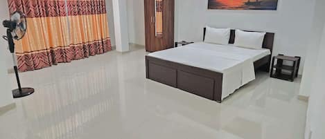 4 bedrooms, desk, iron/ironing board, free WiFi
