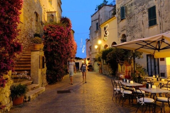 屋外ダイニングエリア