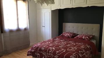 1 bedroom, iron/ironing board, travel cot, free WiFi