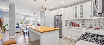 Newark's Famility Favorite Place for 18 guests
