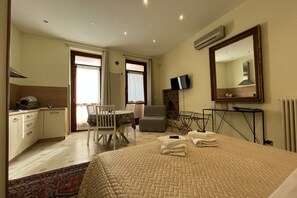 1 slaapkamer, een strijkplank/strijkijzer, gratis wifi, beddengoed