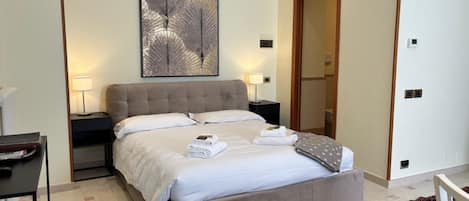 1 slaapkamer, een strijkplank/strijkijzer, gratis wifi, beddengoed