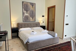 1 slaapkamer, een strijkplank/strijkijzer, gratis wifi, beddengoed
