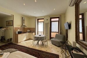 1 slaapkamer, een strijkplank/strijkijzer, gratis wifi, beddengoed