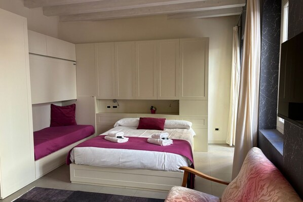 1 bedroom, iron/ironing board, bed sheets