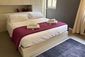 1 habitación, tabla de planchar con plancha, wifi gratis y ropa de cama